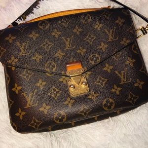 Pochette Metis Monogram purse